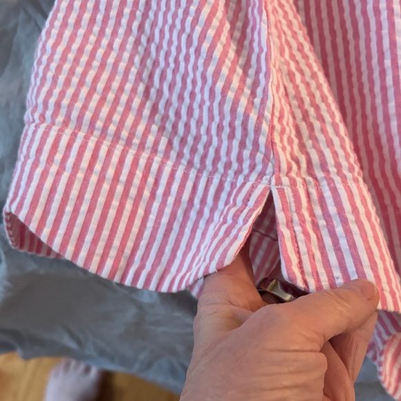 Talbots sleeveless Seersucker Top pink white scalloped hem. Medium EUC cotton - Picture 3 of 6